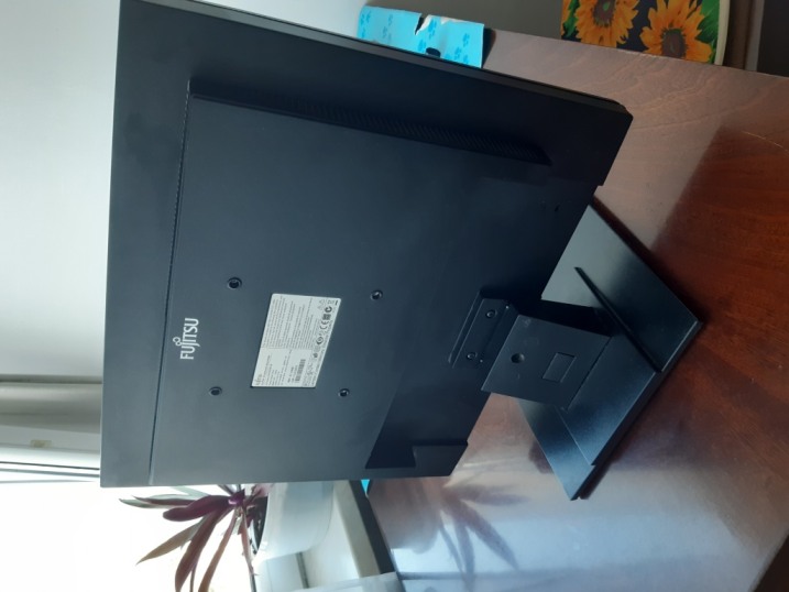 Monitor LCD FUJITSU 19" używany tanio