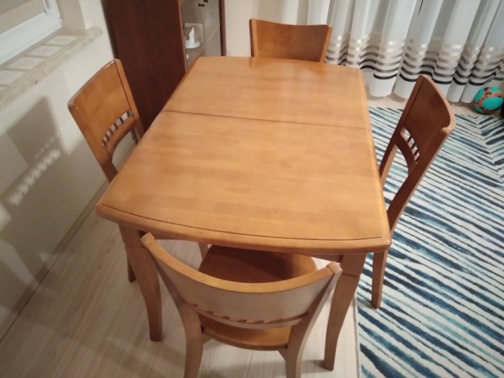 Sprzedam stół, 6 krzeseł, komodę i szafkę RTV
