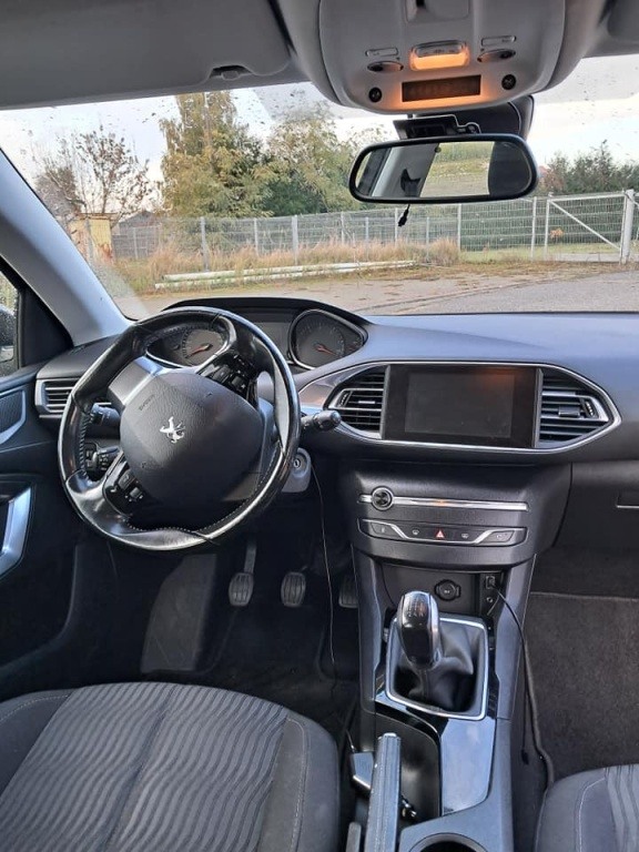 Peugeot 308 SW, 1.6 diesel, 2015 rok, przebieg 149 700 km - polski salon