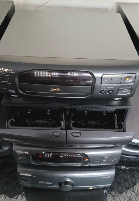 Sprzedam WIEŻĘ TECHNICS