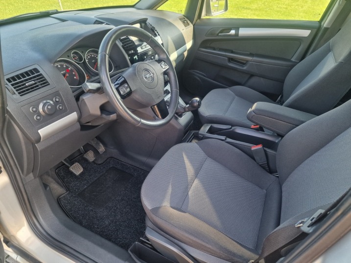 Zafira / 7 osob  / benzyna 1.6