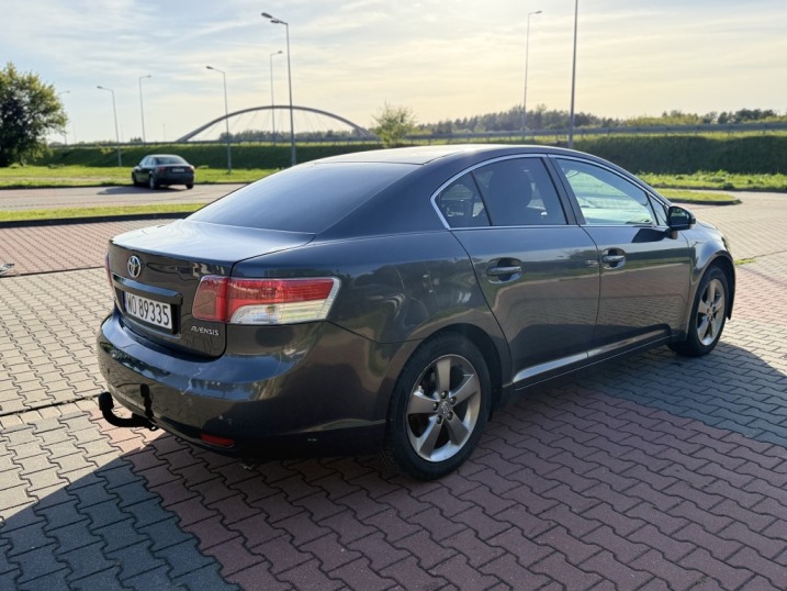 Toyota Avensis T27 2.0 D4D 2009r. Sedan manual 6 biegów