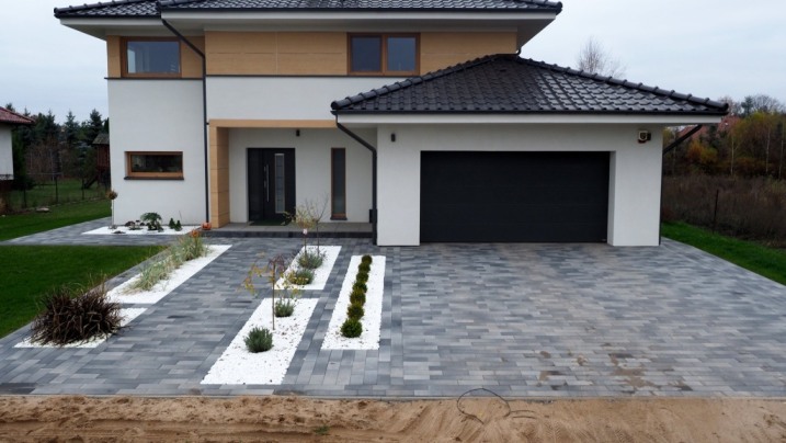 Zakładanie ogrodów, kostka brukowa, nasadzenia roślin, nawodnienie ogrodu