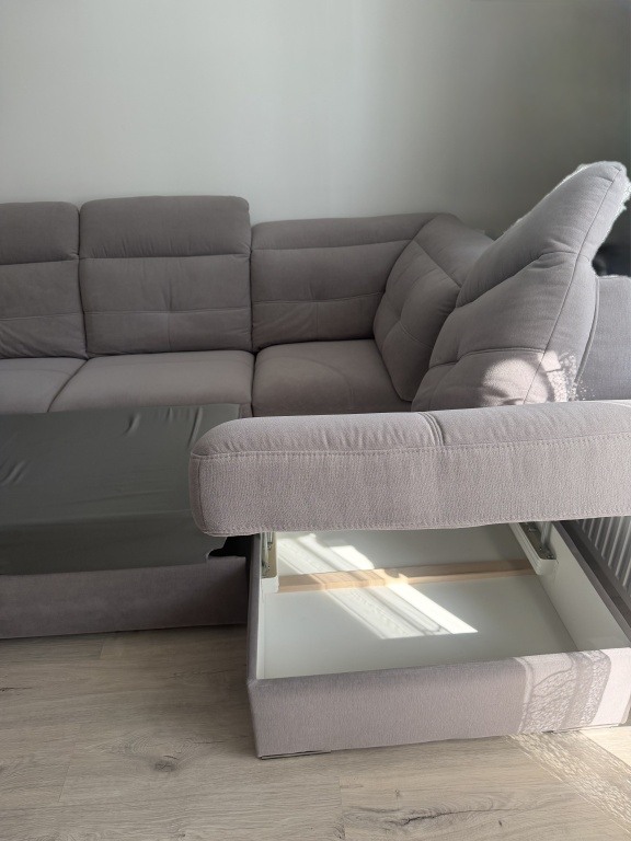 Narożnik z funkcją spania i fotel elektryczny