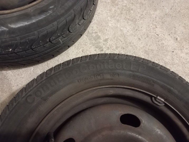 Felgi stalowe 4x100 14" Renault z oponami letnimi