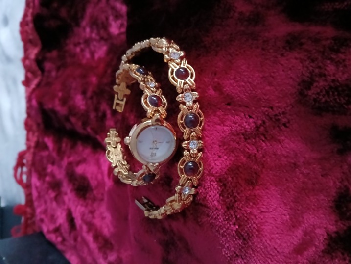 ZEGAREK Z BRANSOLETKĄ