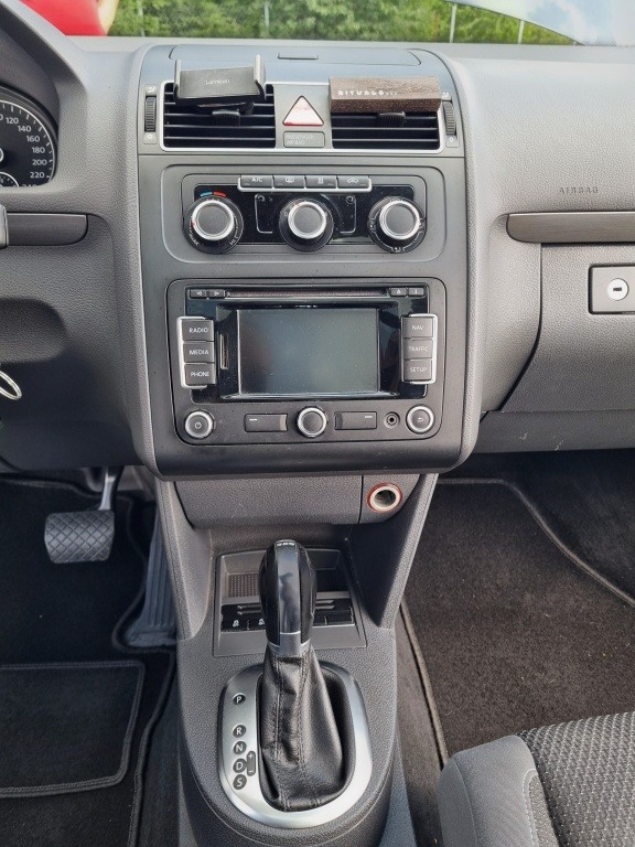 Volkswagen Touran 2.0 TDI DPF BlueMotion Technology DSG 2013