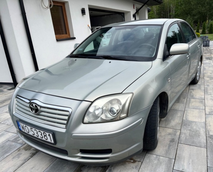 Toyota Avensis T25 1,6 benzyna 2004