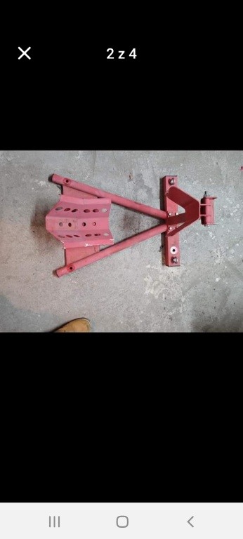 Stojak z najazdem na motor