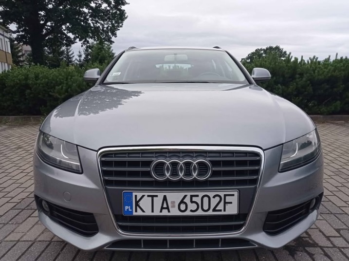 Auto Garażowane/ Bogate wyposażenie