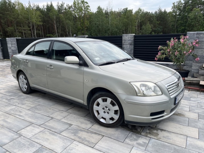 Toyota Avensis T25 1,6 benzyna 2004