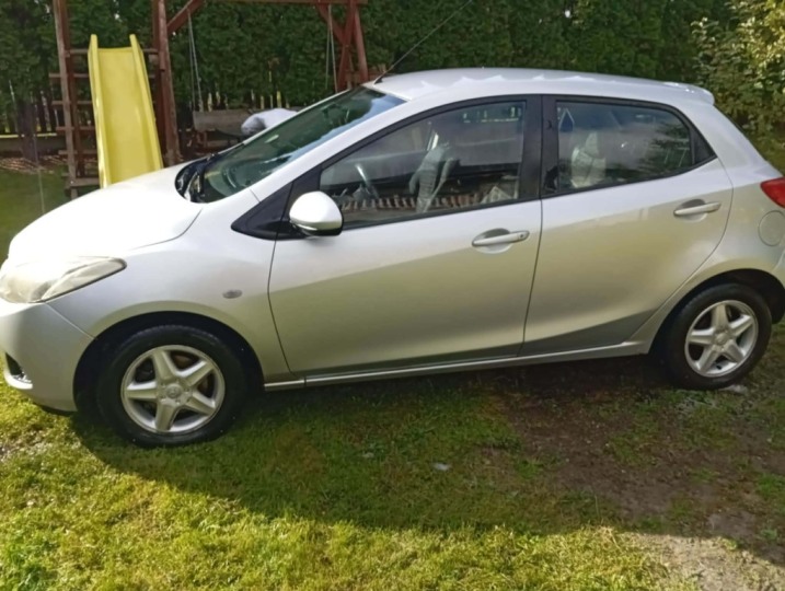 Sprzedam samochód prywatny Mazda 2