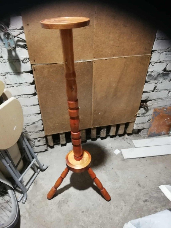 Kwietnik drewniany używany