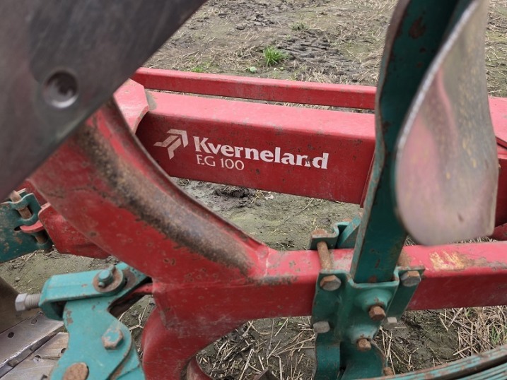 pług 4+1 kverneland vario