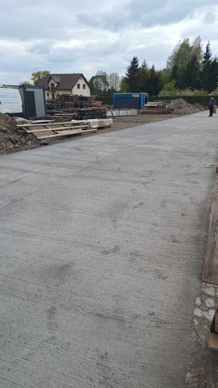 Posadzki betonowe przemysłowe i mieszkaniowe