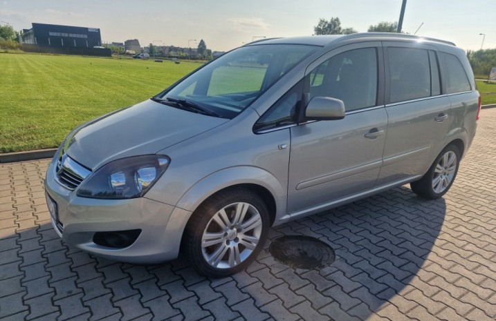 Zafira / 7 osob / z Niemiec / benzyna