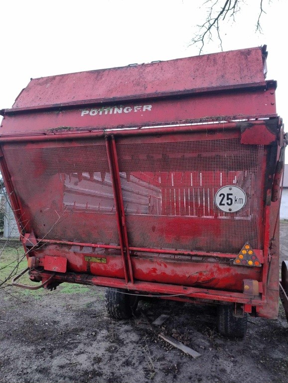 Przyczepa samozbierająca Pottinger Silo Profi 2