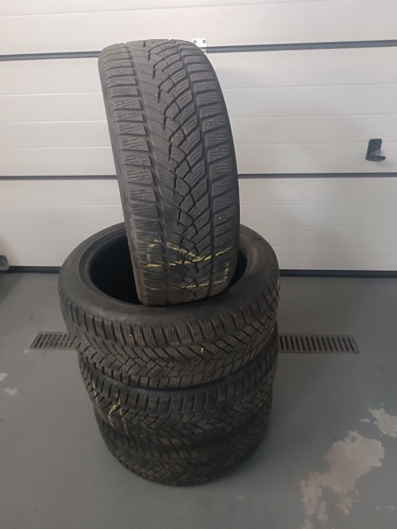 Opony zimowe 225/45  "18