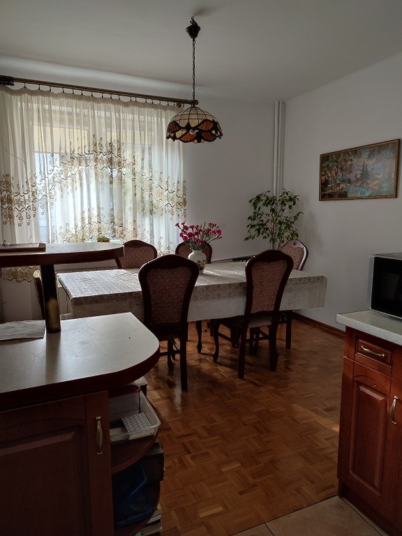 Dom wolnostojący na Osiedlu Stacja Ostrołęka w bardzo dobrej lokalizacji.