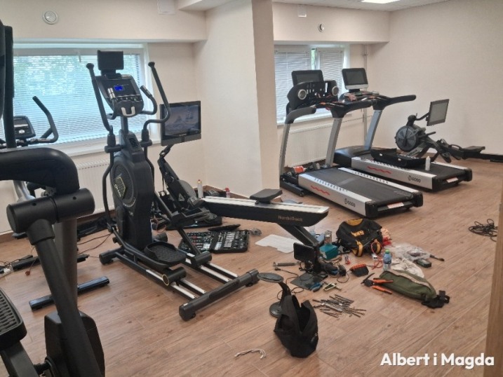 Regeneracja tapicerki na siłowniach, w klubach fitness i studiach treningowych, serwis sprzętu na siłowni
