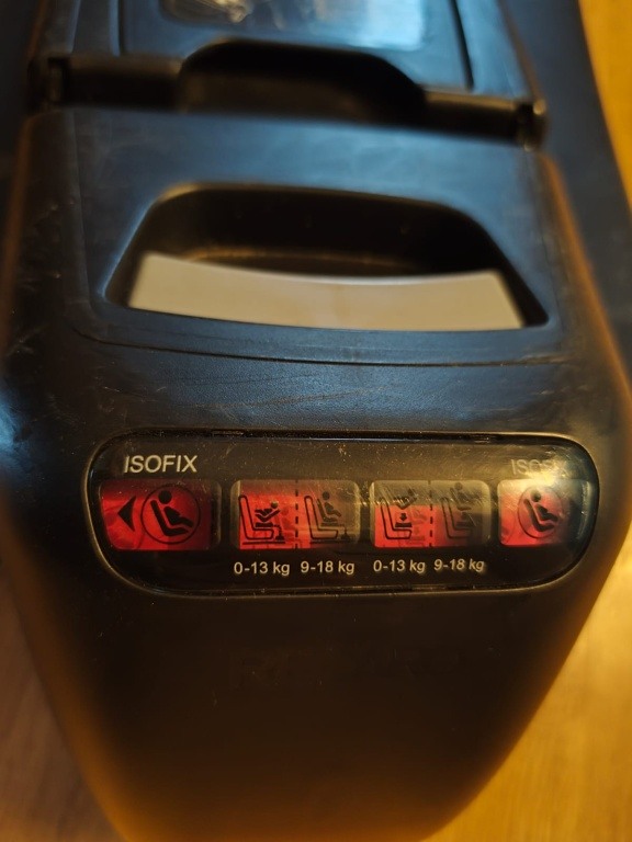 Fotelik samochodowy Recaro z bazą ISOFIX