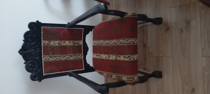 Stylowy fotel vintage / antyczny – rzeźbione drewno, klasyczna tapicerka