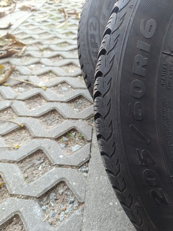 4 szt.  Opony zimowe  + felgi aluminiowe oryginalne Toyoty 205 / 60 R16