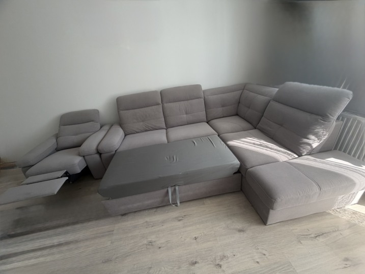 Narożnik z funkcją spania i fotel elektryczny