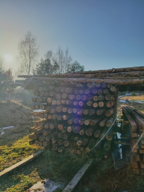 Sprzedam stemple drewniane.