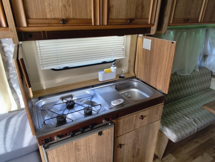 Sprzedam przyczepę kempingowa na działkę