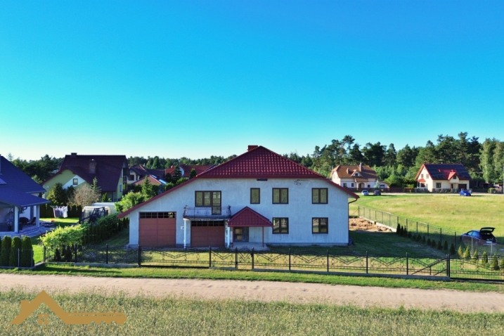 Przestronny dom z 2 wysokimi garażami | Białobiel | 10,91 ar