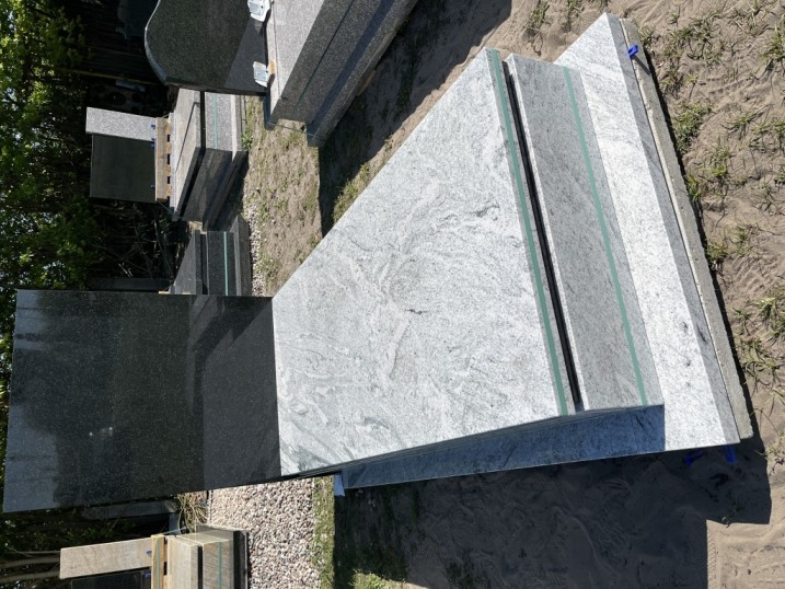 Nagrobki/pomniki Sprzedaż w cenie montaż/litery wazon gratis/ sprzedaż ratalna