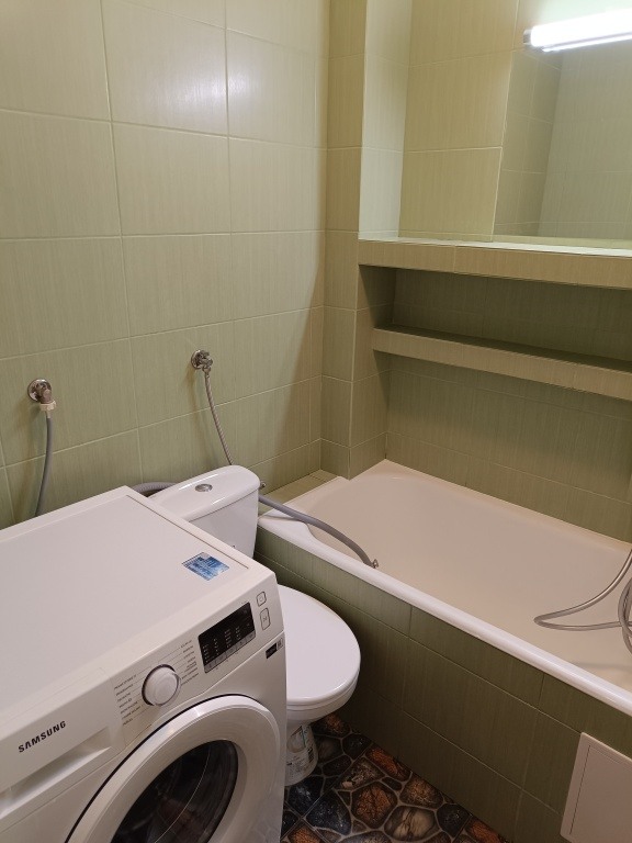 Sprzedam mieszkanie 2 pokoje 39 m2 po remoncie IV piętro