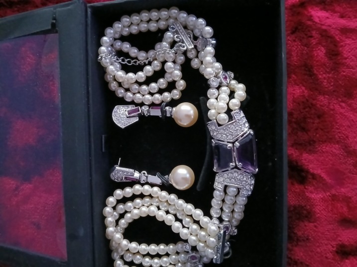 KOLIA Z KOLCZYKAMI (Amanda Suarez)