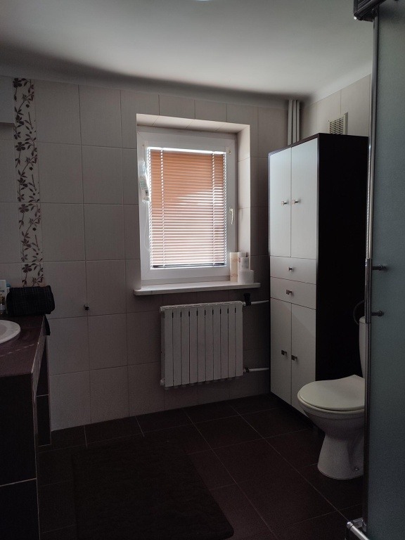 Dom wolnostojący na Osiedlu Stacja Ostrołęka w bardzo dobrej lokalizacji.