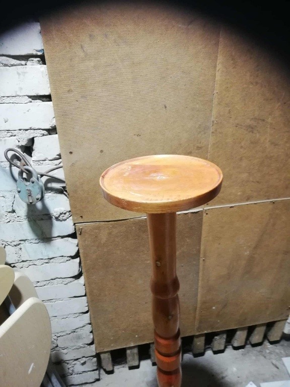 Kwietnik drewniany używany