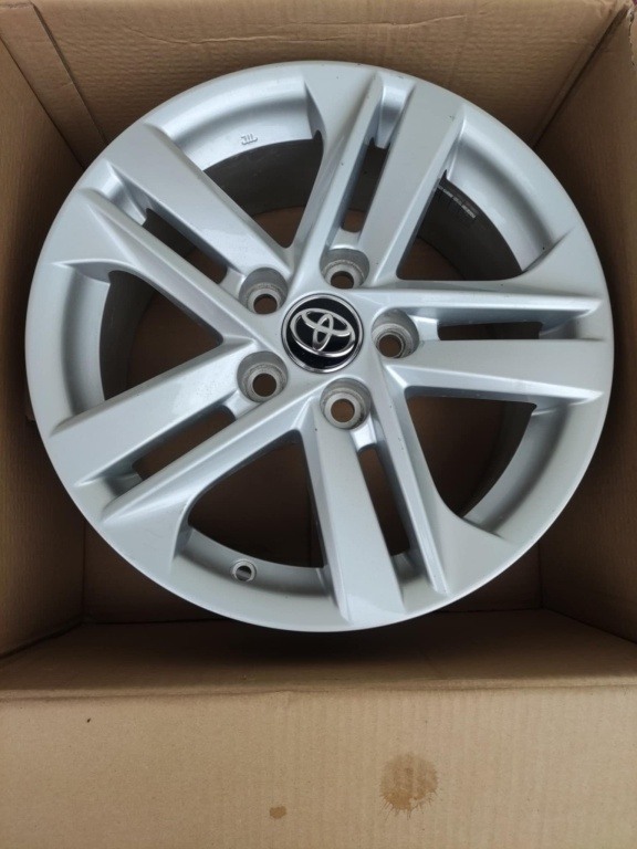 Sprzedam felgi aluminiowe do Toyoty