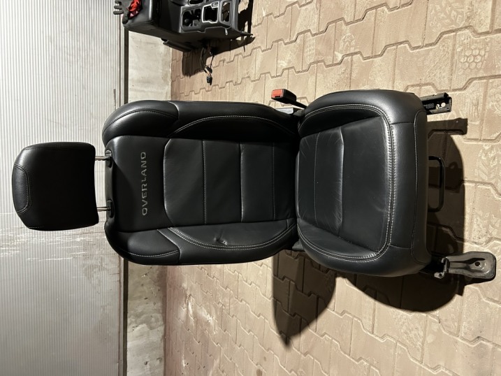 Sprzedam komplet skórzanych foteli do Jeep Wrangler JL 18
