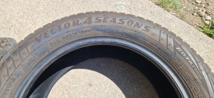 Jak nowe 2szt. całoroczne Goodyear Vector 4Seasons 205/55R16 94H