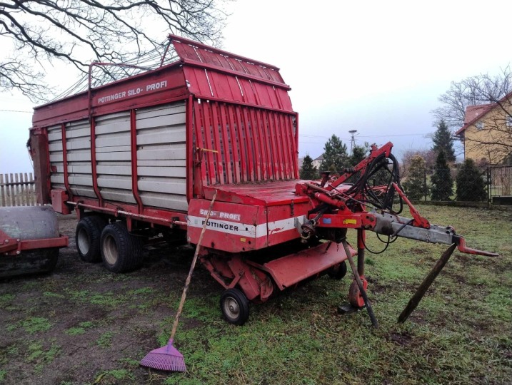 Przyczepa samozbierająca Pottinger Silo Profi 2