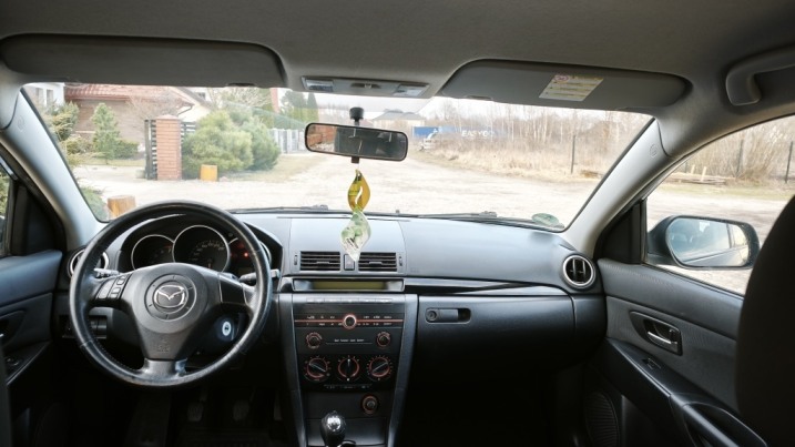 Mazda 1.6 benzyna z hakiem