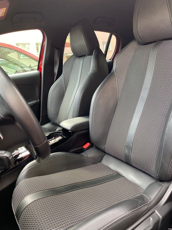 Peugeot 208 II serwisowany w ASO