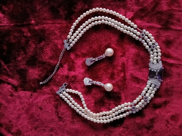 KOLIA Z KOLCZYKAMI (Amanda Suarez)