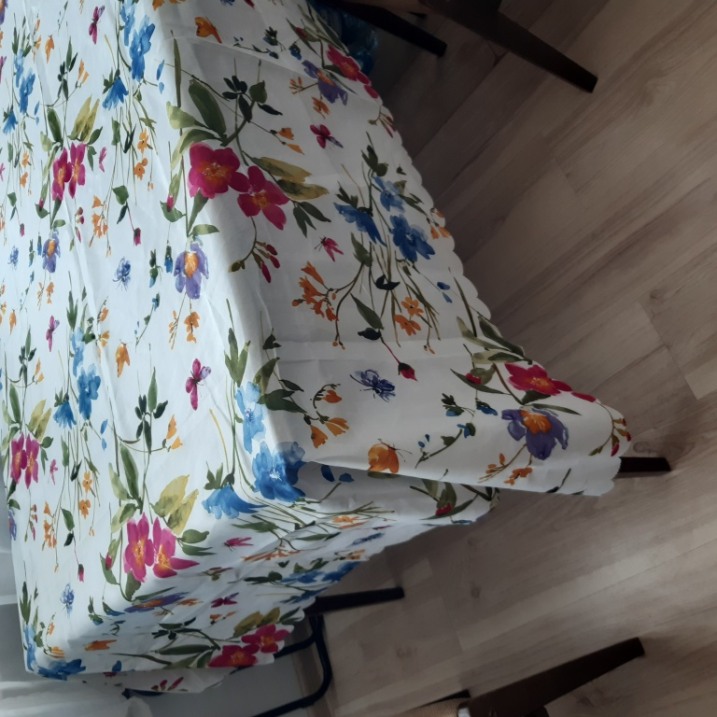 Obrus w kwiaty tanio