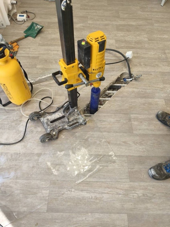 Wiercenie-przewierty otworów w betonie, betonie zbrojonym-usługi wiertnicą