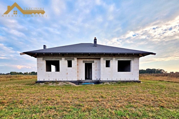 Kompaktowy dom parterowy w Przytułach Starych