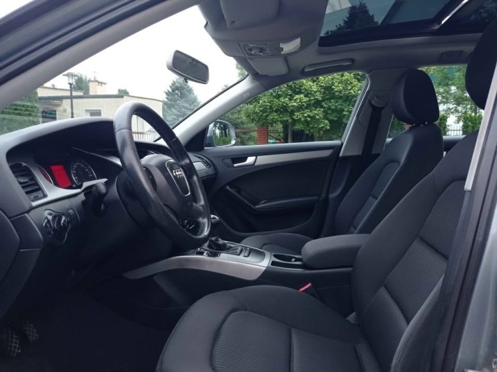 Auto Garażowane/ Bogate wyposażenie