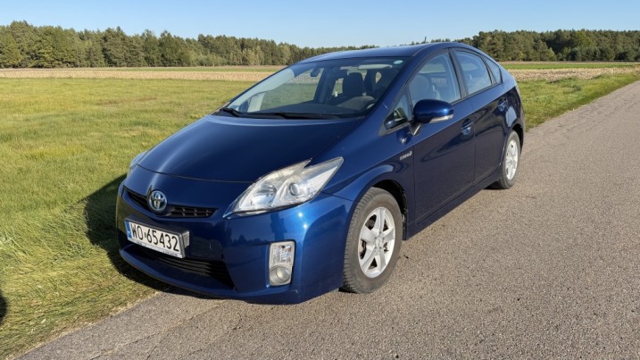 Toyota Prius III, prywatnie, 8 lat w rodzinie, nie po taxi, automat, hybryda