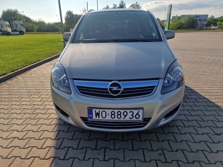 Zafira / 7 osob / z Niemiec / benzyna