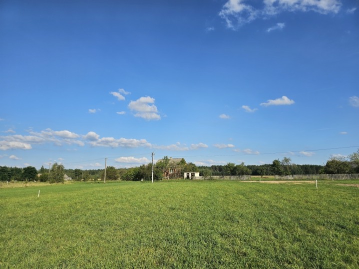 Super działka! Cisza - 9 arów, blisko miasta, przy głównej drodze.